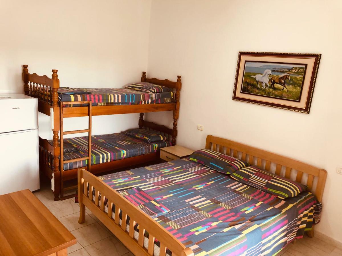 Dhoma Plazhi * Spille